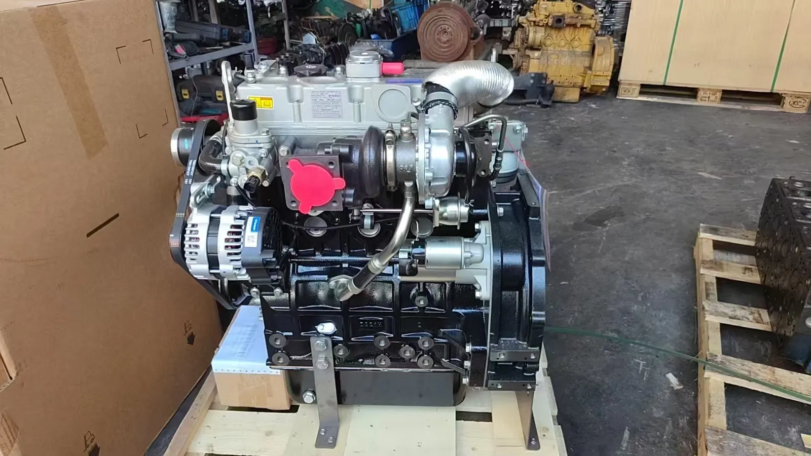 Двигатель Perkins 404D-22T в сборе с навесным оборудованием