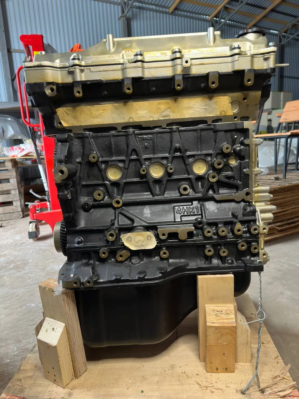 Двигатель Isuzu 4HK1 в сборе без навесного оборудования