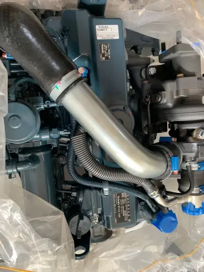 Двигатель Kubota V3307-T  в сборе с навесным оборудованием — фото 2